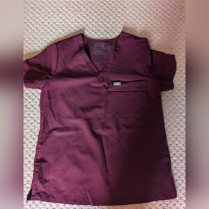 figs Catarina one pocket burgundy top (M)